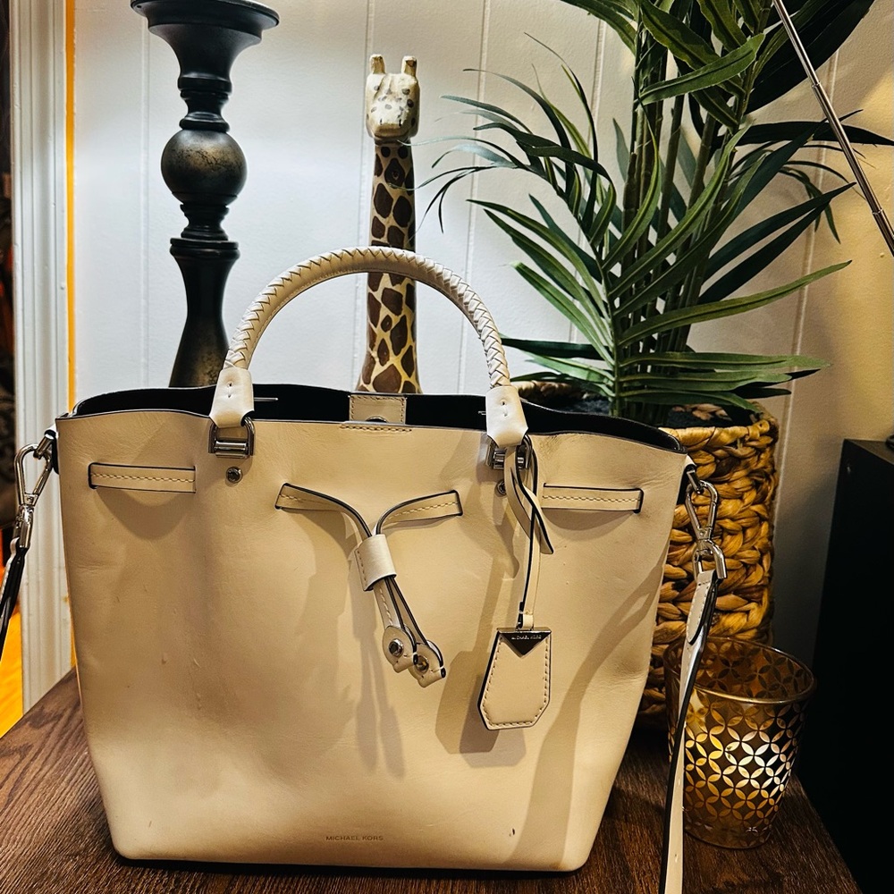 Satchel , white